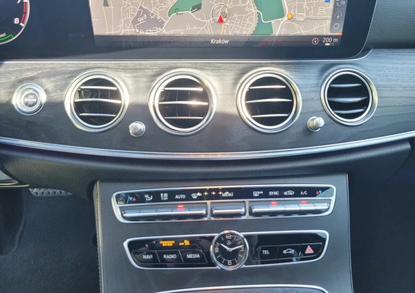 Mercedes-Benz Klasa E cena 179900 przebieg: 66519, rok produkcji 2019 z Kraków małe 436